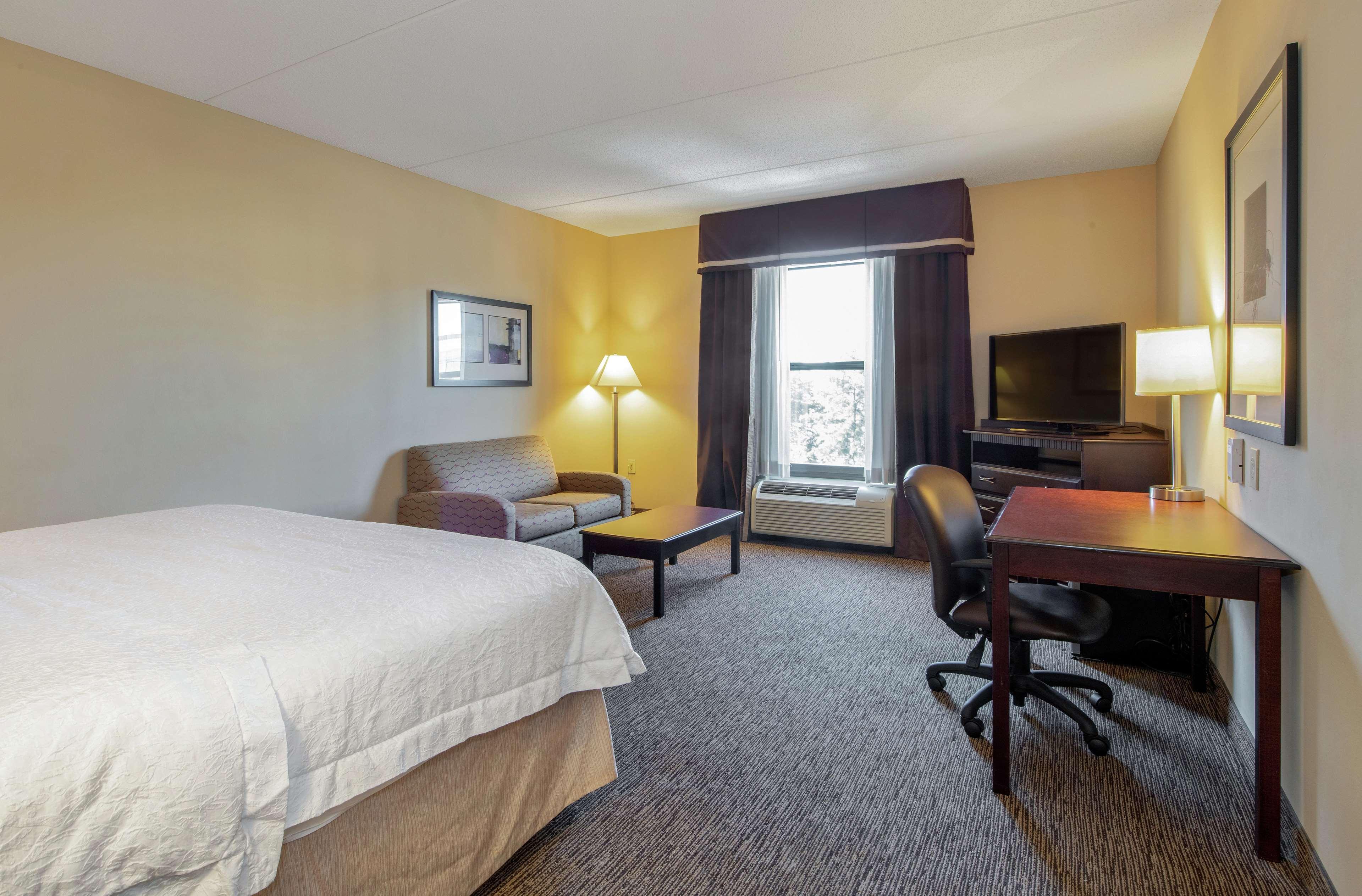 Hampton Inn & Suites Burlington Zewnętrze zdjęcie