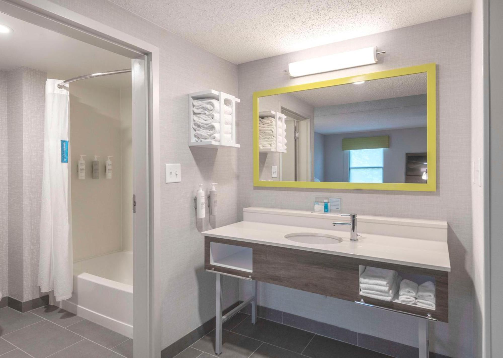 Hampton Inn & Suites Burlington Zewnętrze zdjęcie
