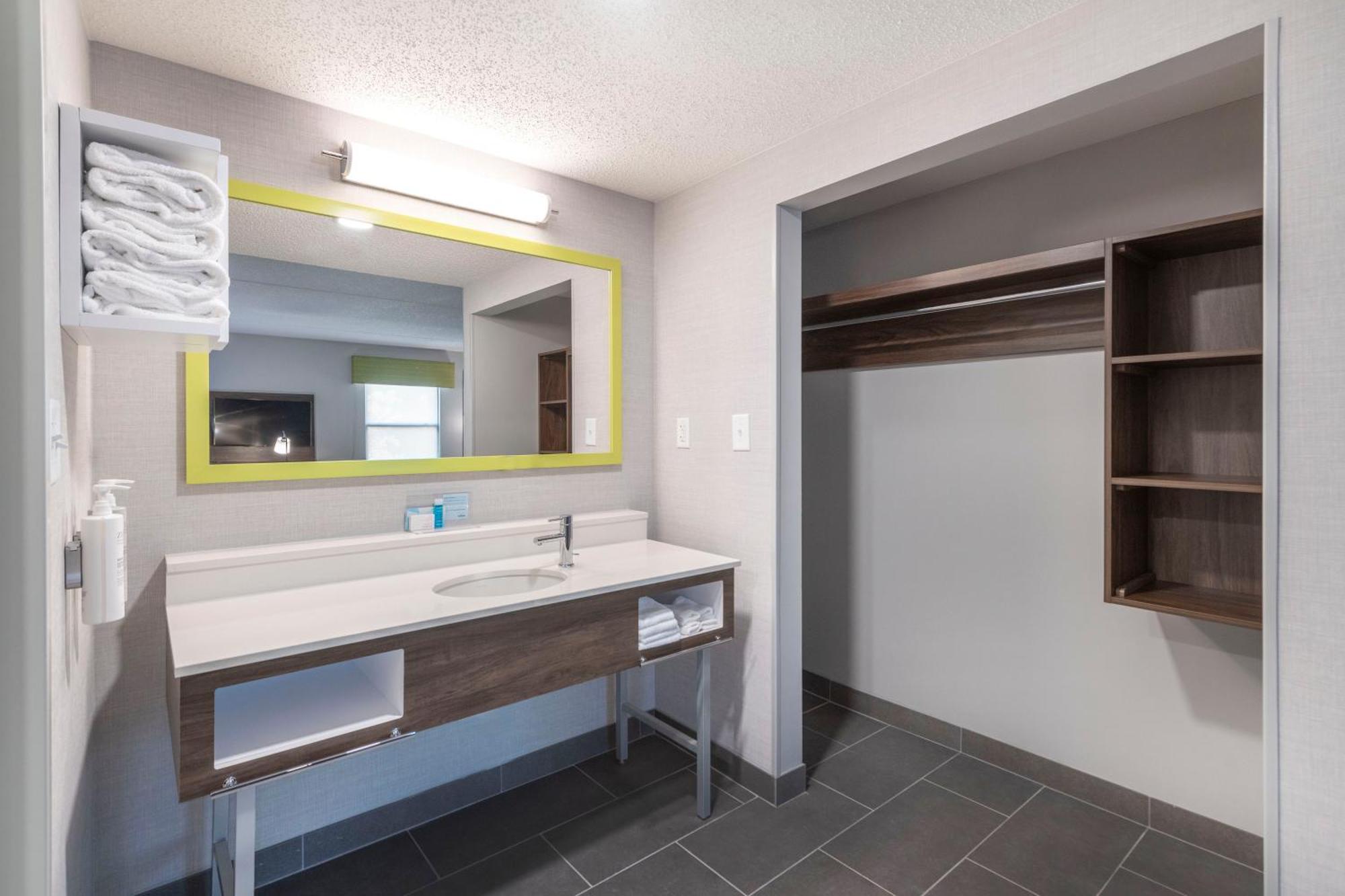Hampton Inn & Suites Burlington Zewnętrze zdjęcie