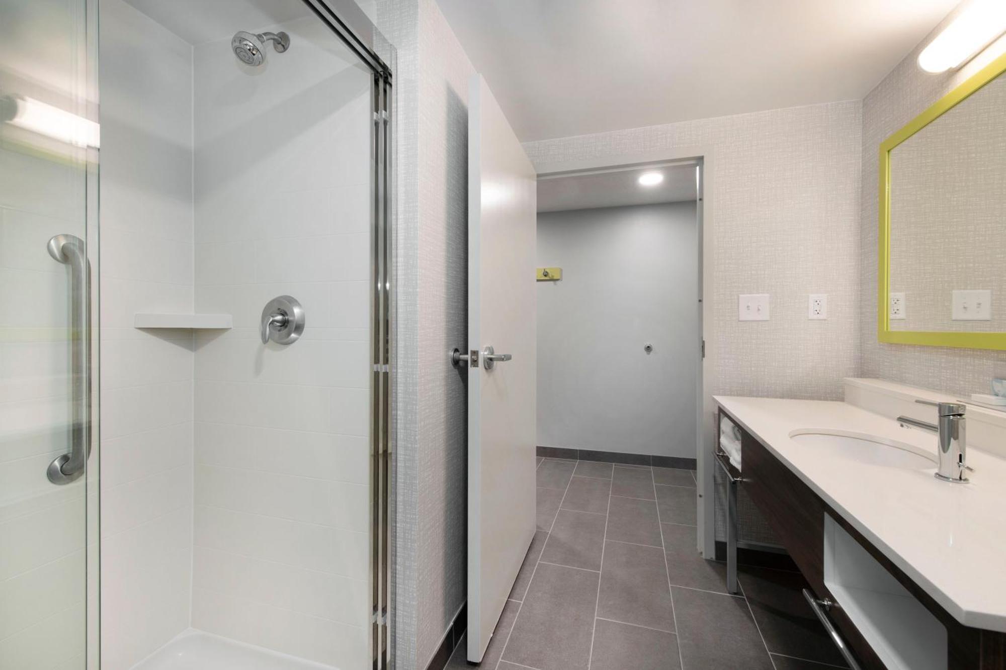 Hampton Inn & Suites Burlington Zewnętrze zdjęcie